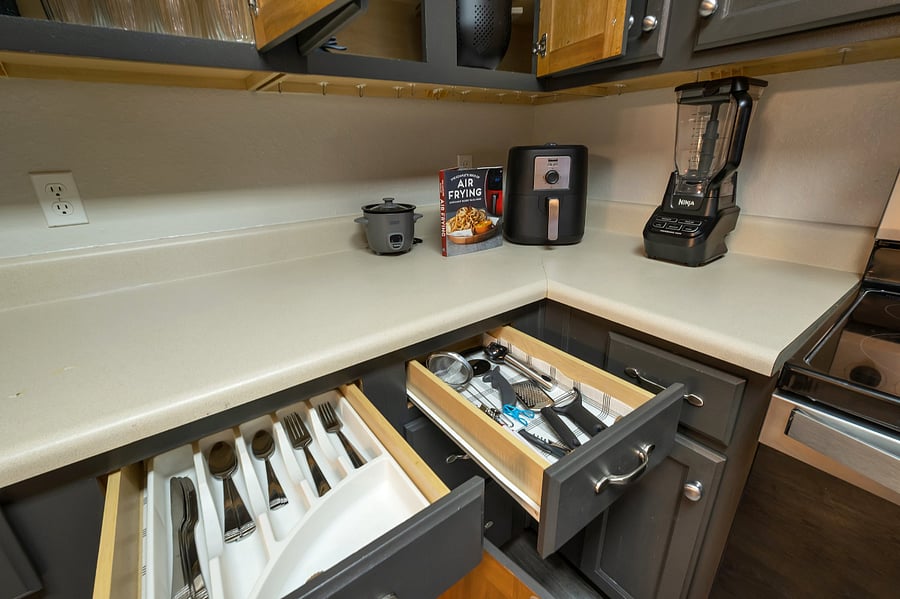 Start your day with fresh smoothies or hot mealsblender, air fryer, and rice cooker included.