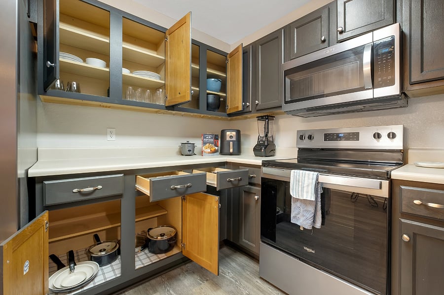 Find everything you need at your fingertipsfrom utensils to cookware to dishware.