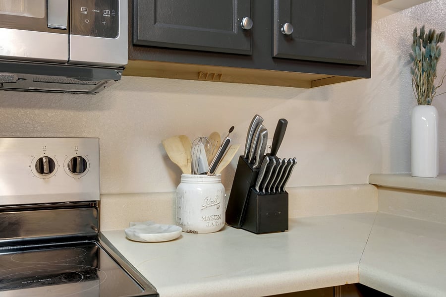 Find everything you need at your fingertipsfrom utensils to cookware to dishware.