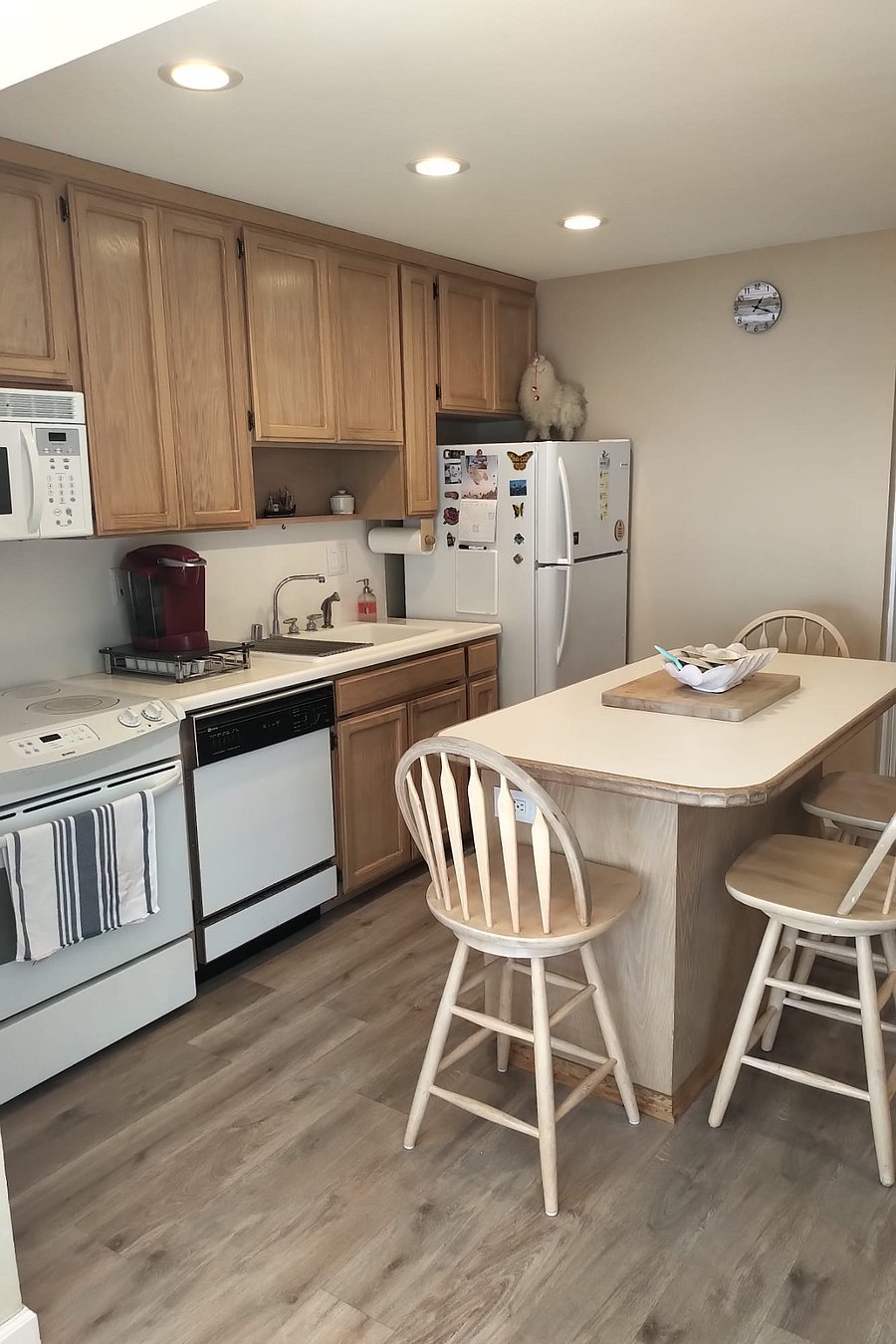 Fully equipped kitchen.