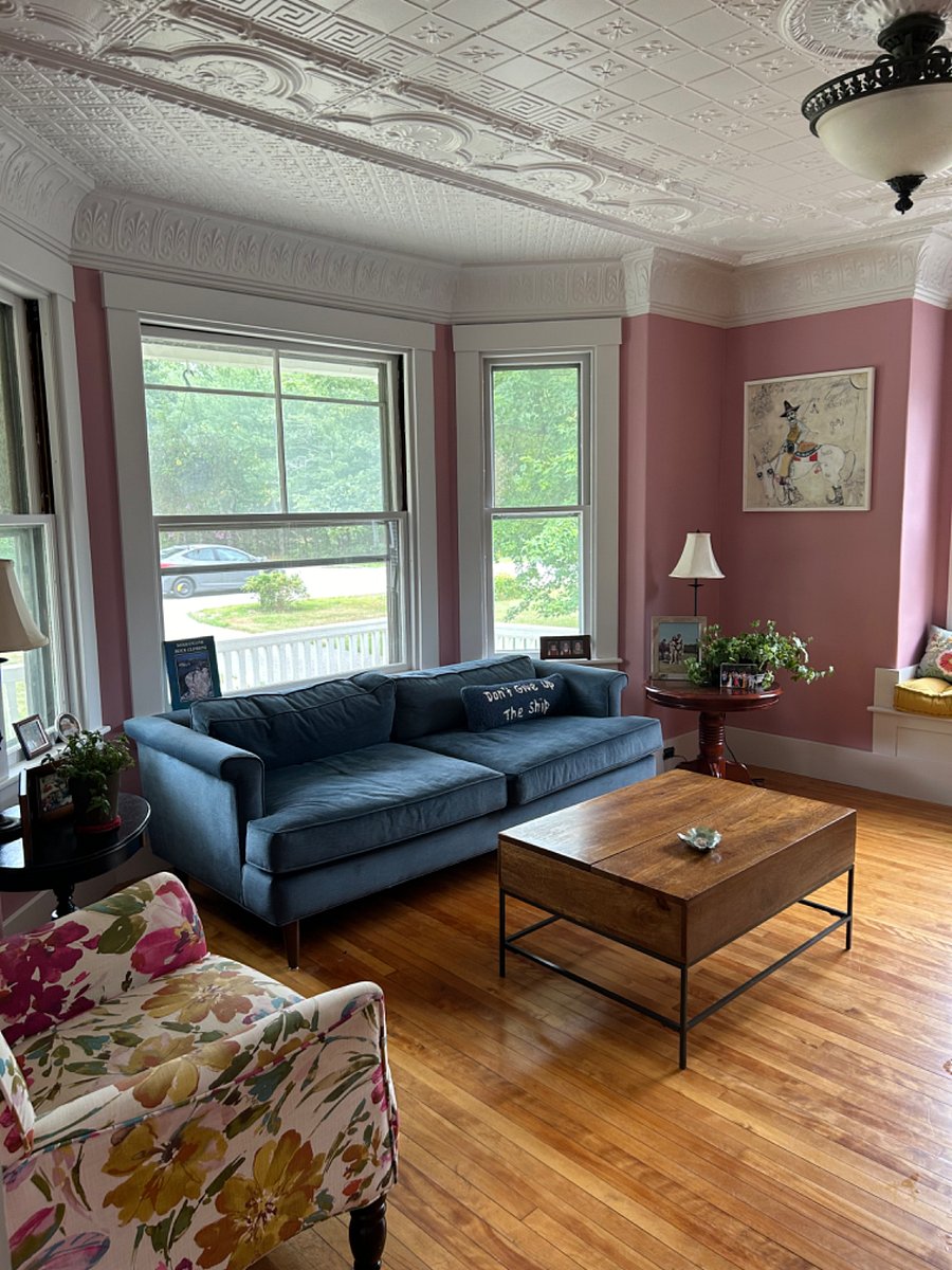 1/2 living rooms