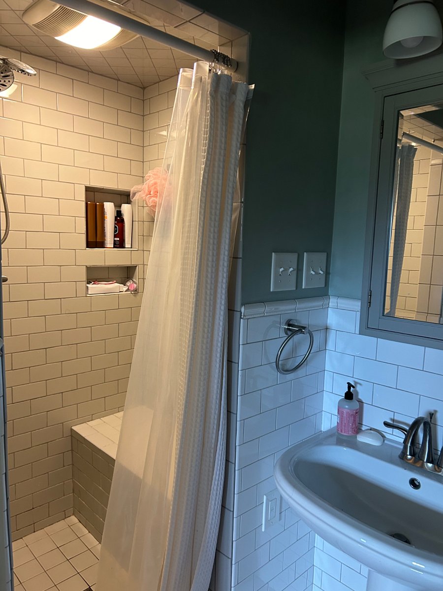 Shared shower on 1st floor