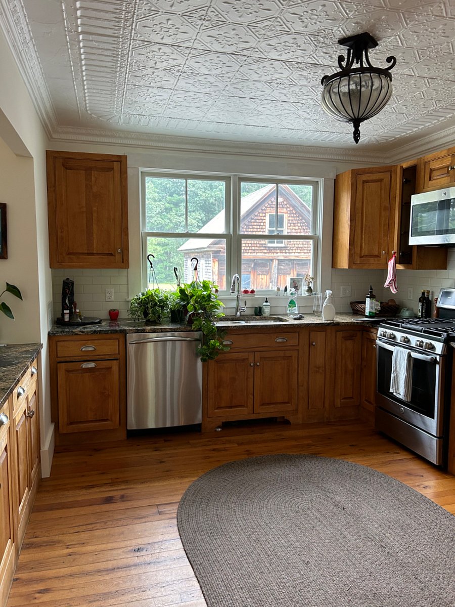fully appointed kitchen with butler's pabtry and walk in pantry