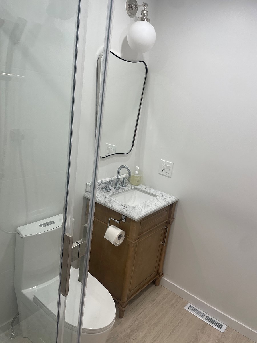 1st floor full bathroom