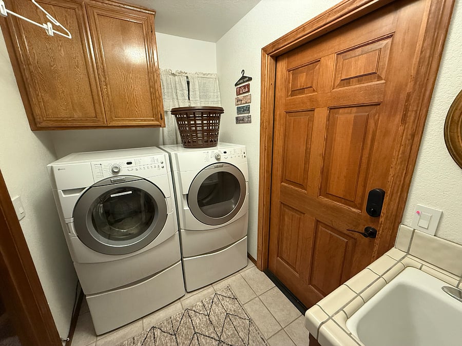 Laundry room with wash tub