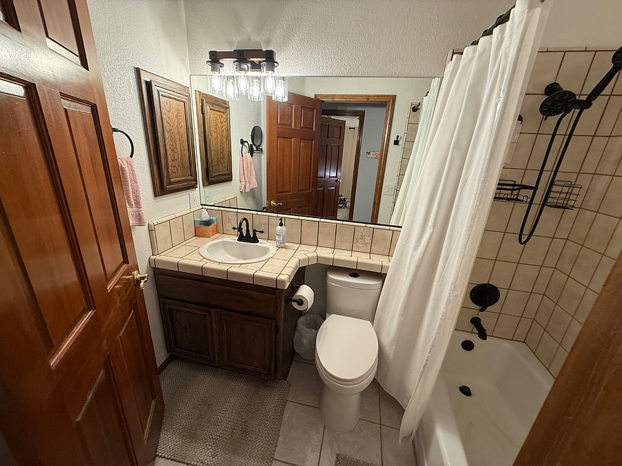 Hallway full bath/shower