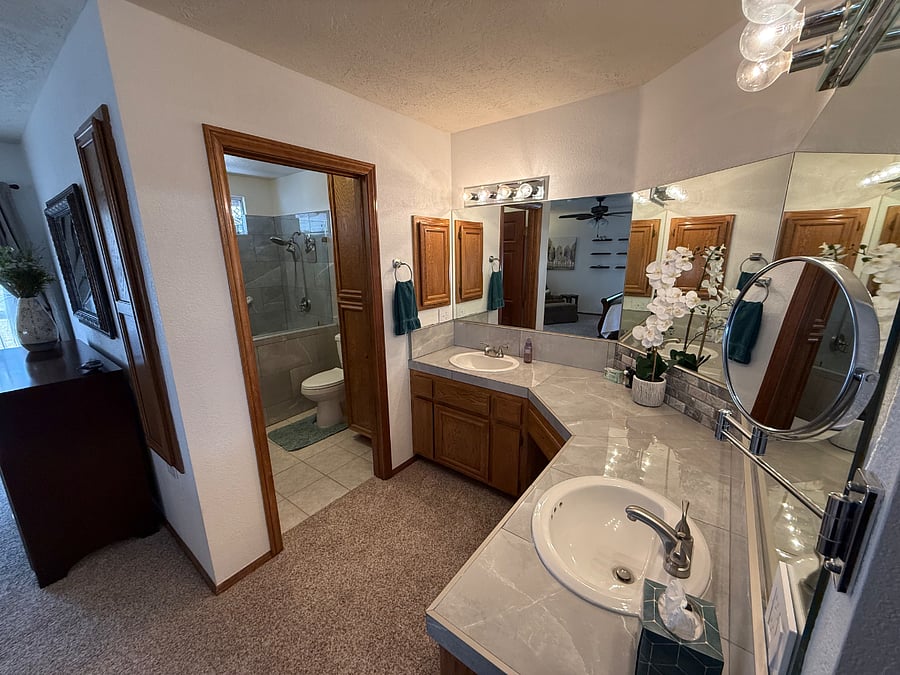 bedroom 3 vanity area