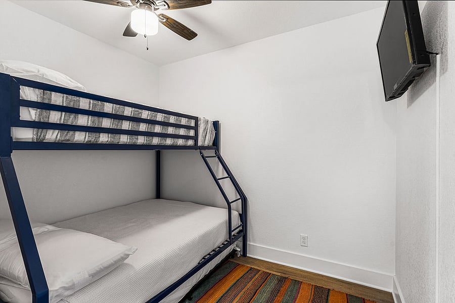 Bedroom 3 with bunk beds or queen bed (Your choice)