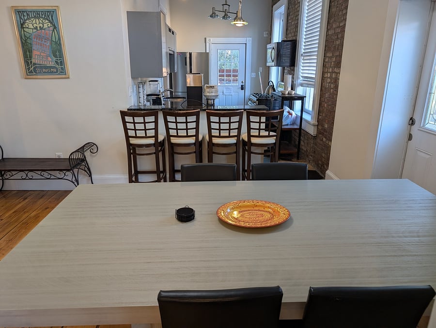 Dine in kitchen