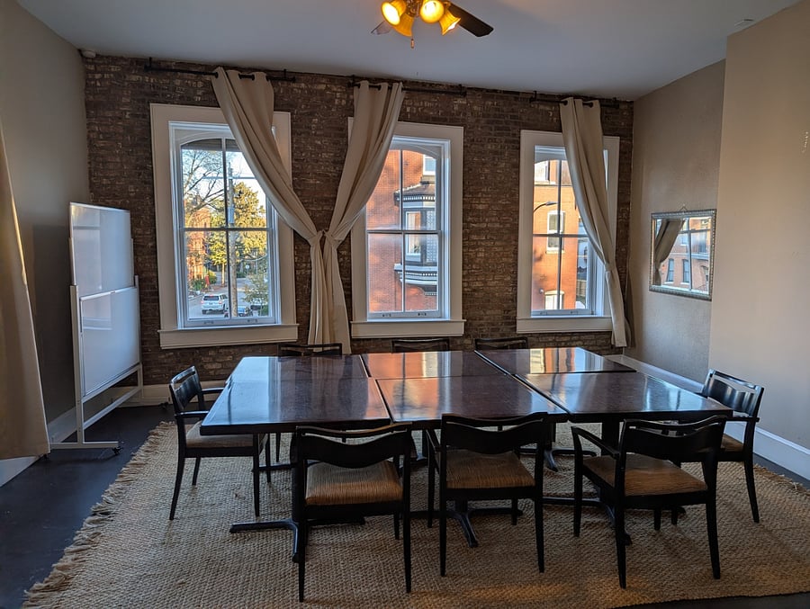 Sitting room / game room