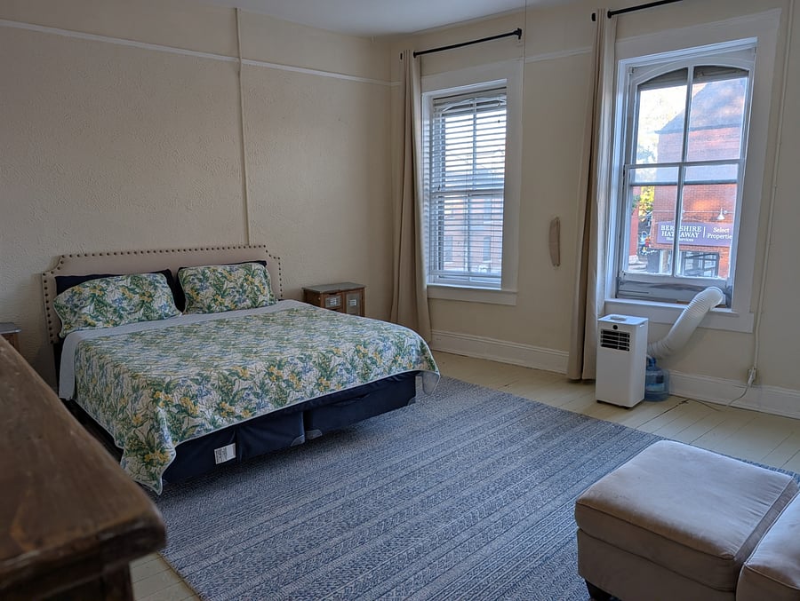 Main floor king bedroom