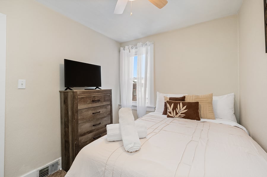 Second bedroom perfect for an additional guest.