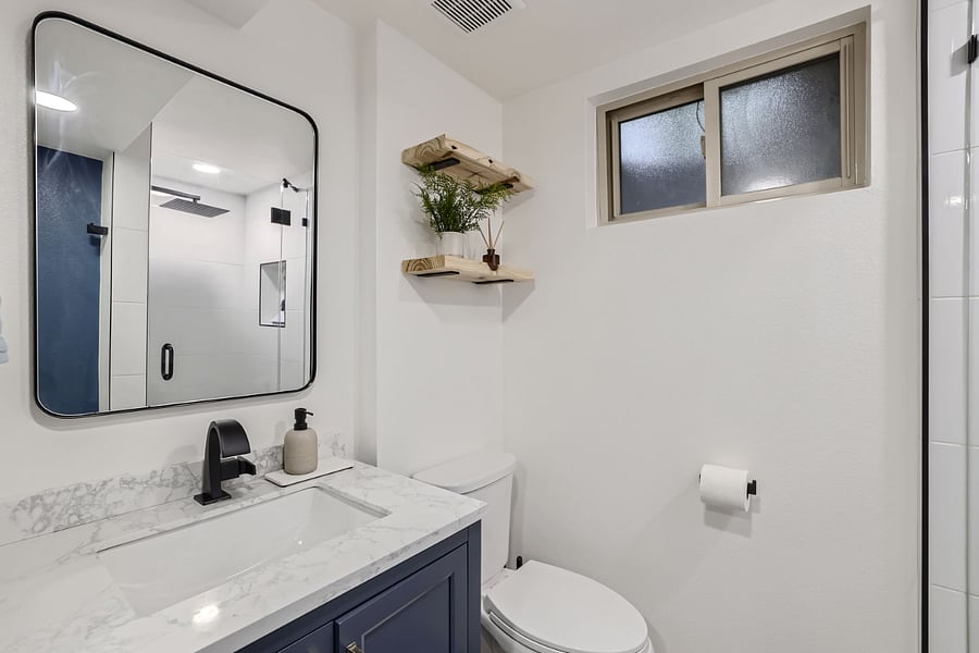 Private Bathroom with additional closest space