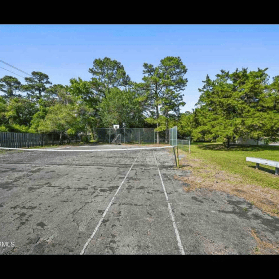tennis court/basketball