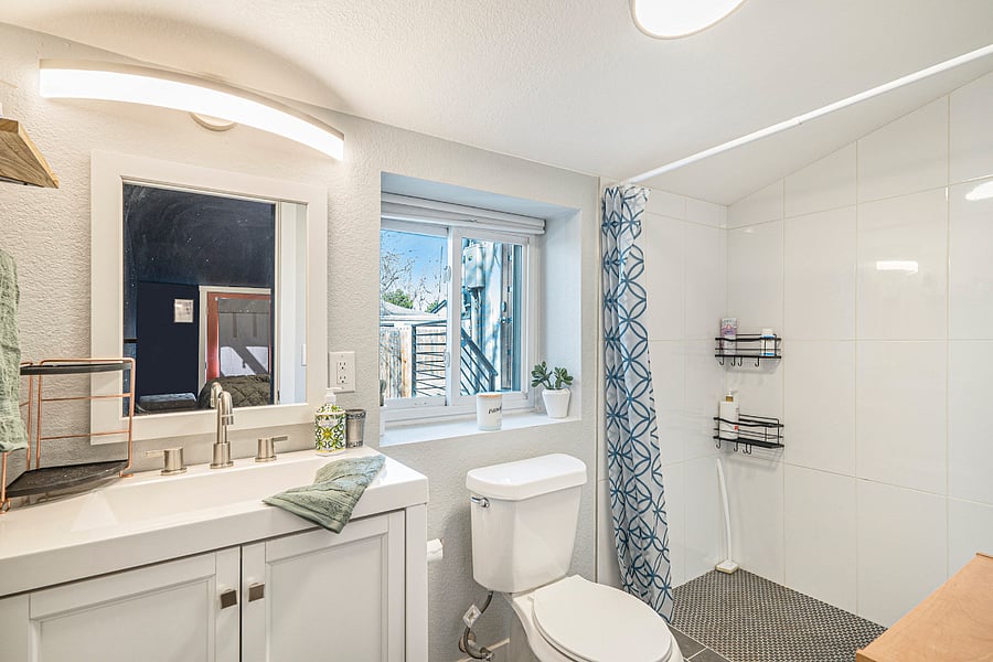 En suite bathroom in second bedroom