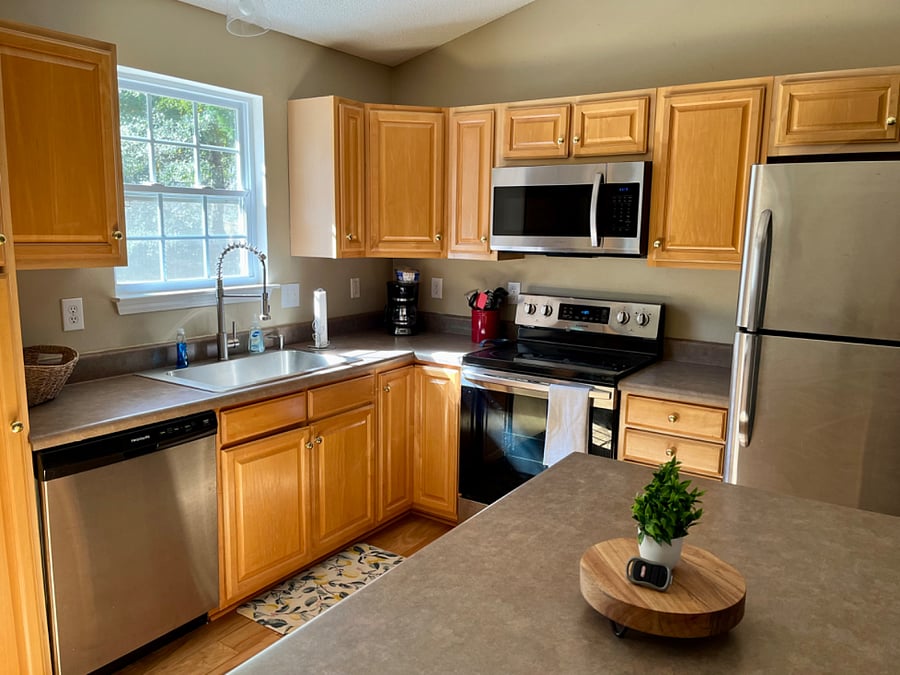 fully equipped kitchen