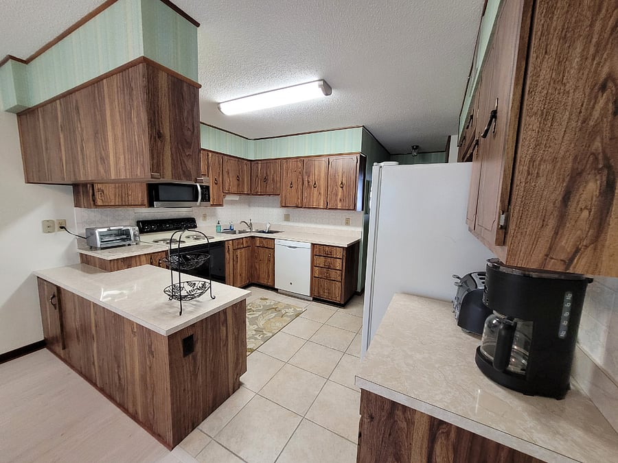 Fully Stocked Kitchen