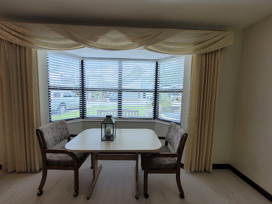 Breakfast Nook overlooking front yard