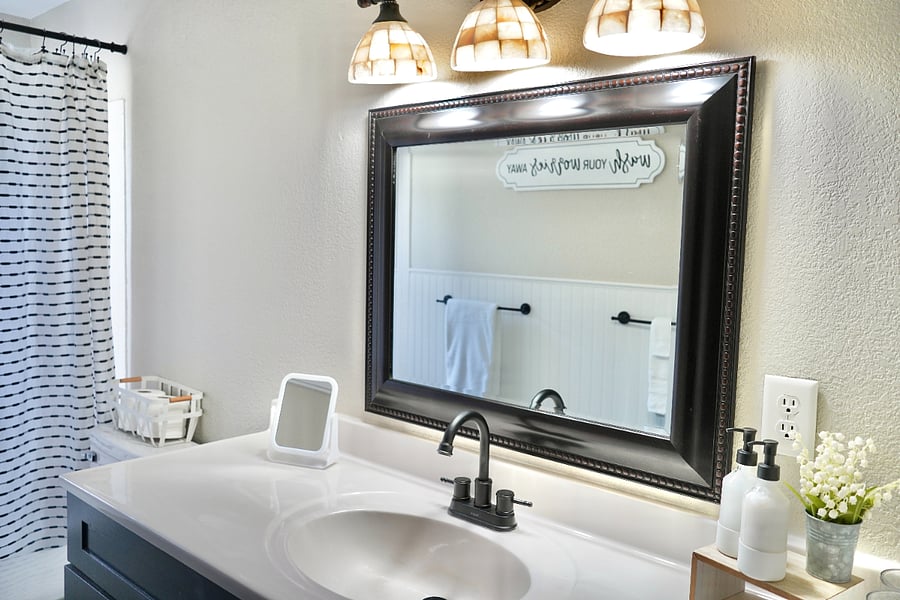 Full guest bathroom.
