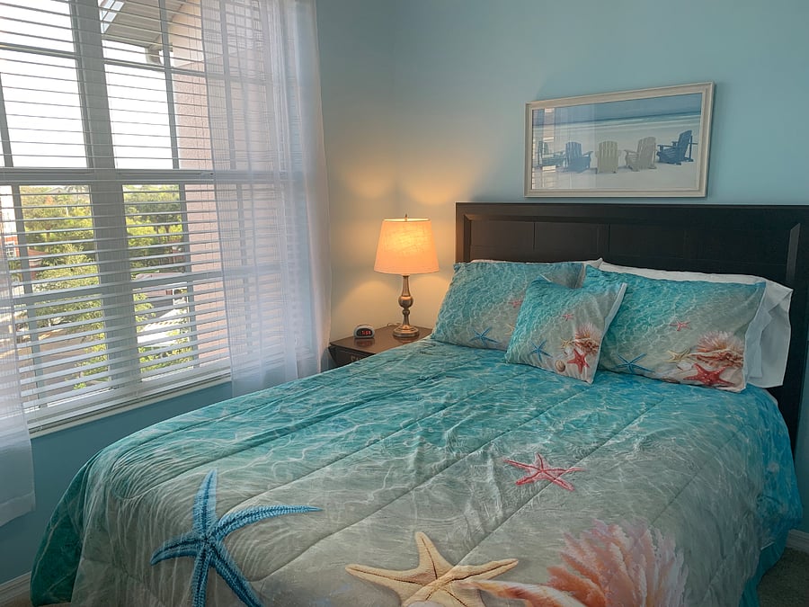 Guest room with a Queen Bed