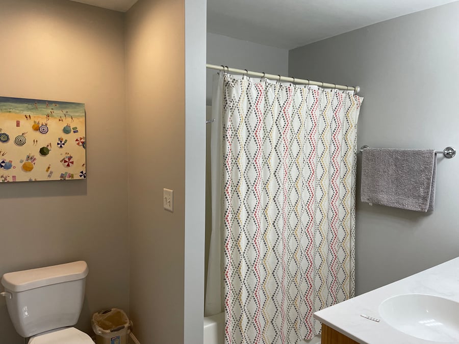 Full bathroom off of 1st floor Den / Murphy bed room