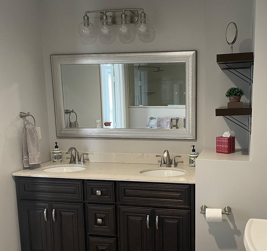 2nd floor master en-suite