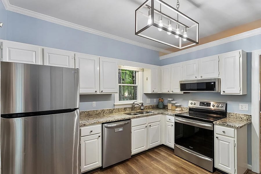 Kitchen with amenities