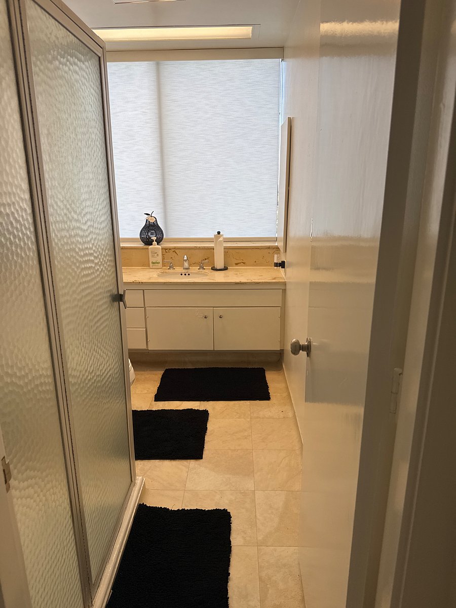 Private guest bathroom.