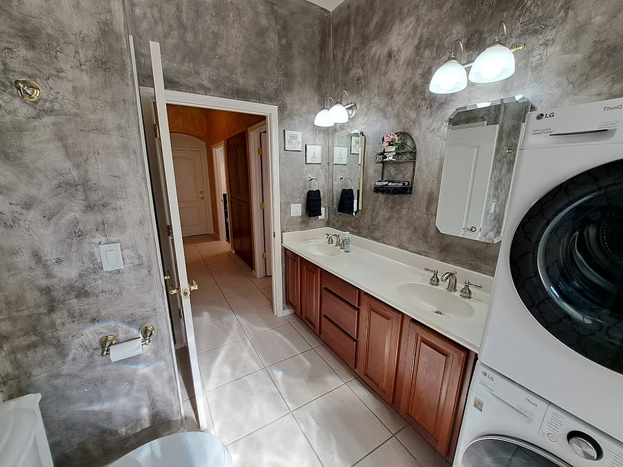 Bathroom view 3.