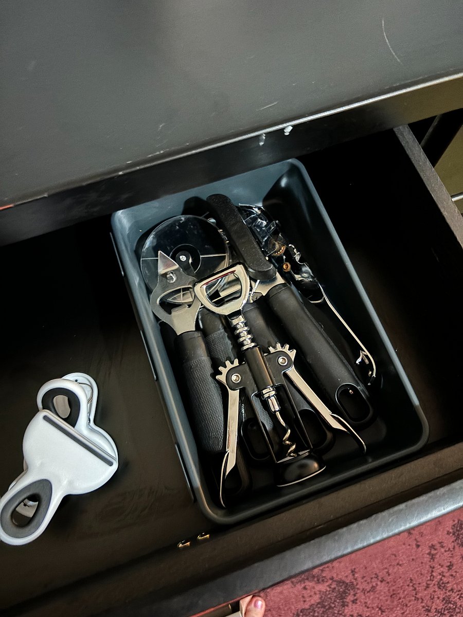 Lots of kitchen tools tools!