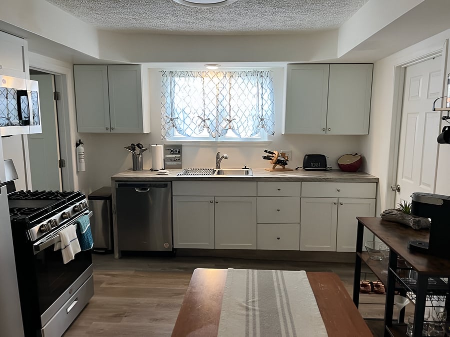 Full kitchen - Baking sheet, blender, coffee maker, cooking basics, dishes and silverware, dishwasher, freezer, hot water kettle, microwave, oven, refrigerator, rice Maker, stove, toaster, wine glasses and starter kitchen essentials (dish soap, paper towels, sponge, etc)