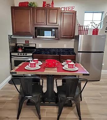 Dinning for 4  AND a PULL kitchen: (Not shown the Kitchen/sink/pantry) See floor plan
