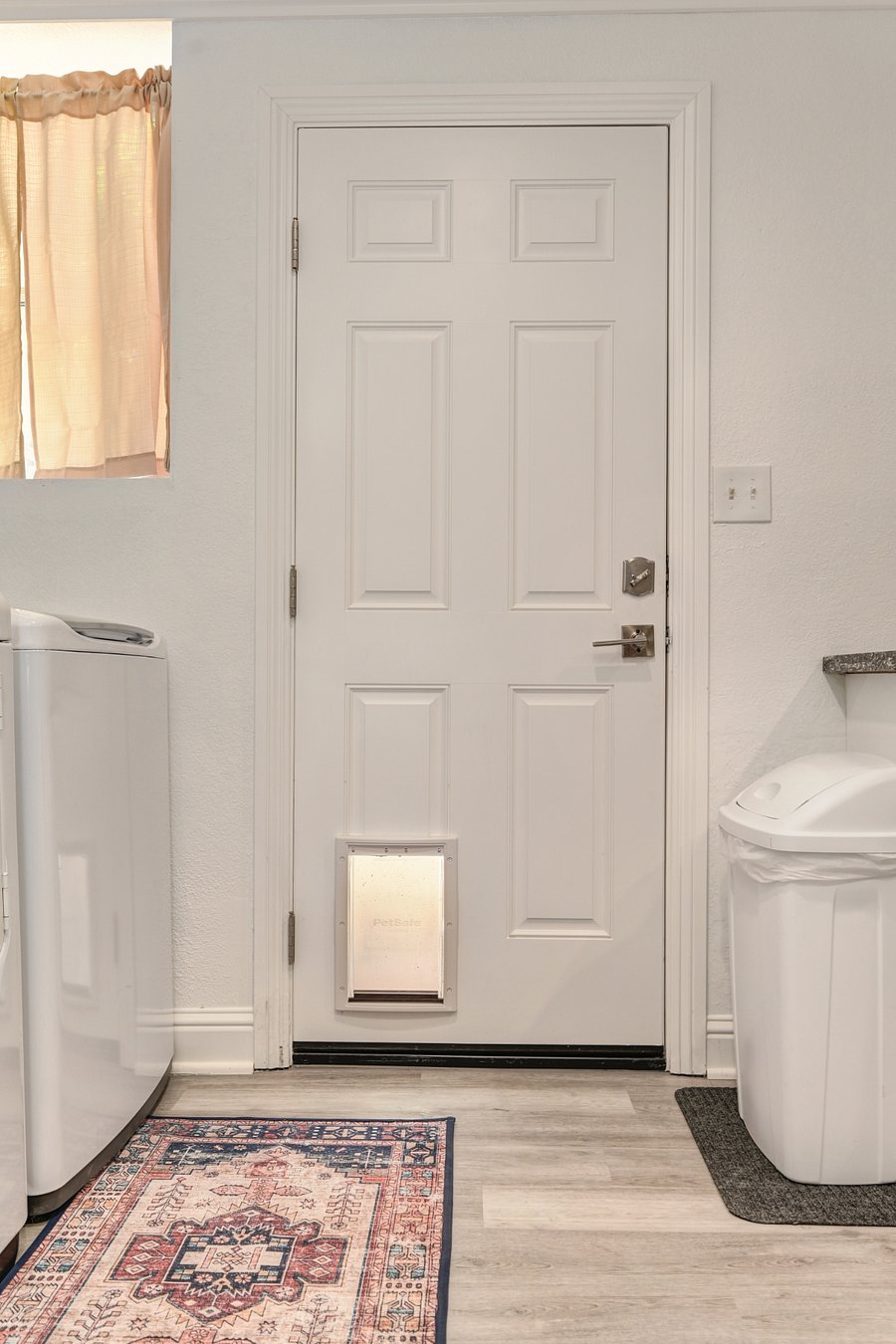 Say hello to our NEW doggie door, perfect for pets around the 44 lbs! It leads directly to a 3 ft high gated backyard, allowing your furry friend to explore freely. The door can be capped when not in use, ensuring a safe and flexible outdoor space.
