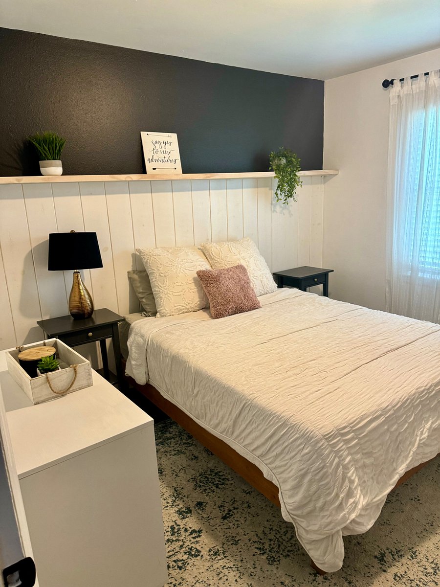 2nd bedroom - queen