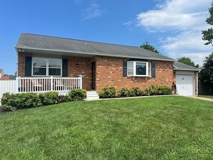 Front of Cozy home with driveway parking. Garage not inlcluded. 