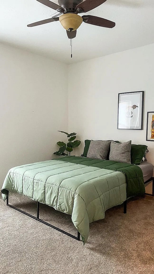 3rd room with Queen size bed available.