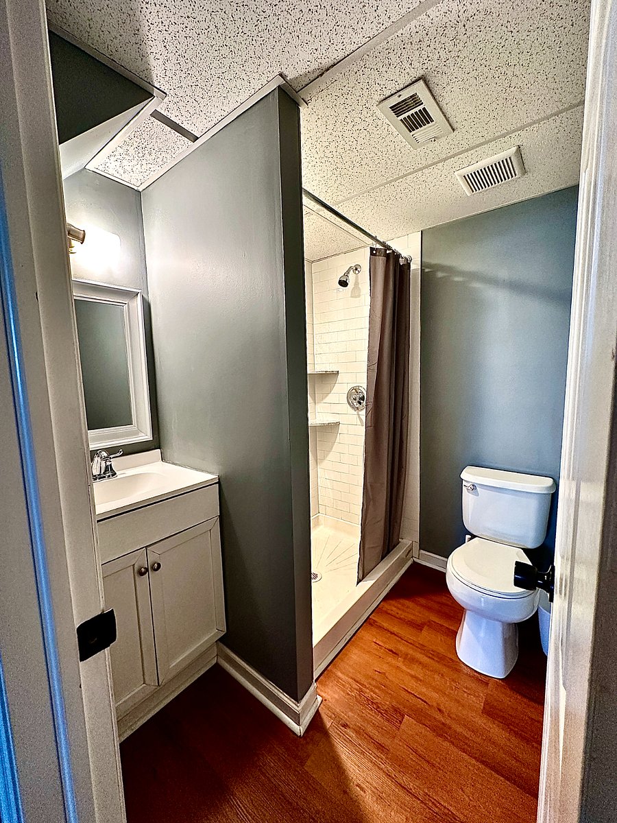 ROOM C BATHROOM (BASEMENT)