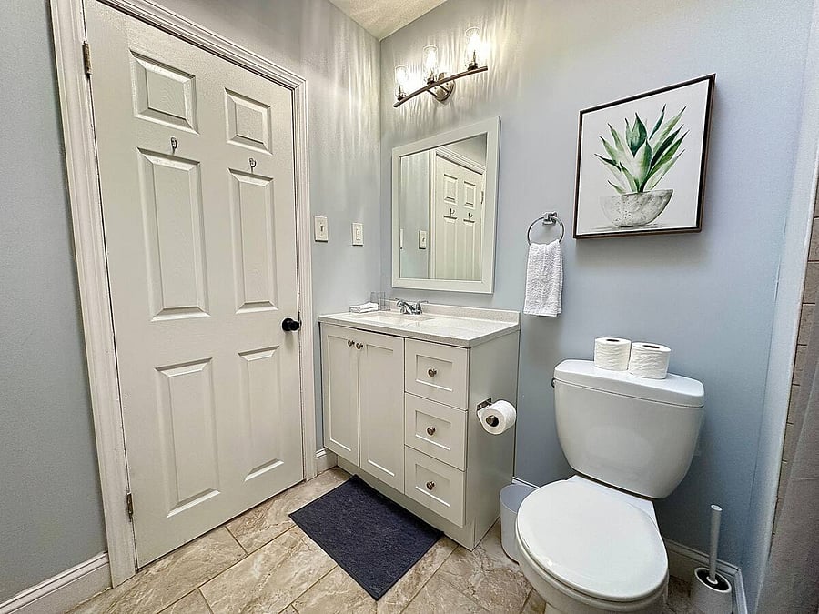ROOM B BATHROOM