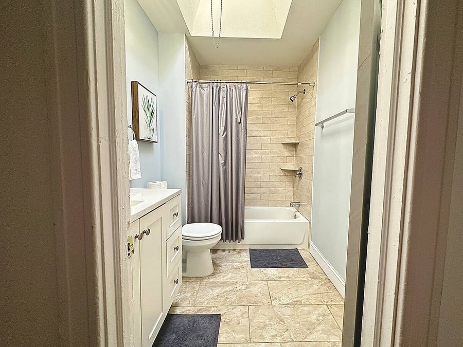 ROOM B BATHROOM