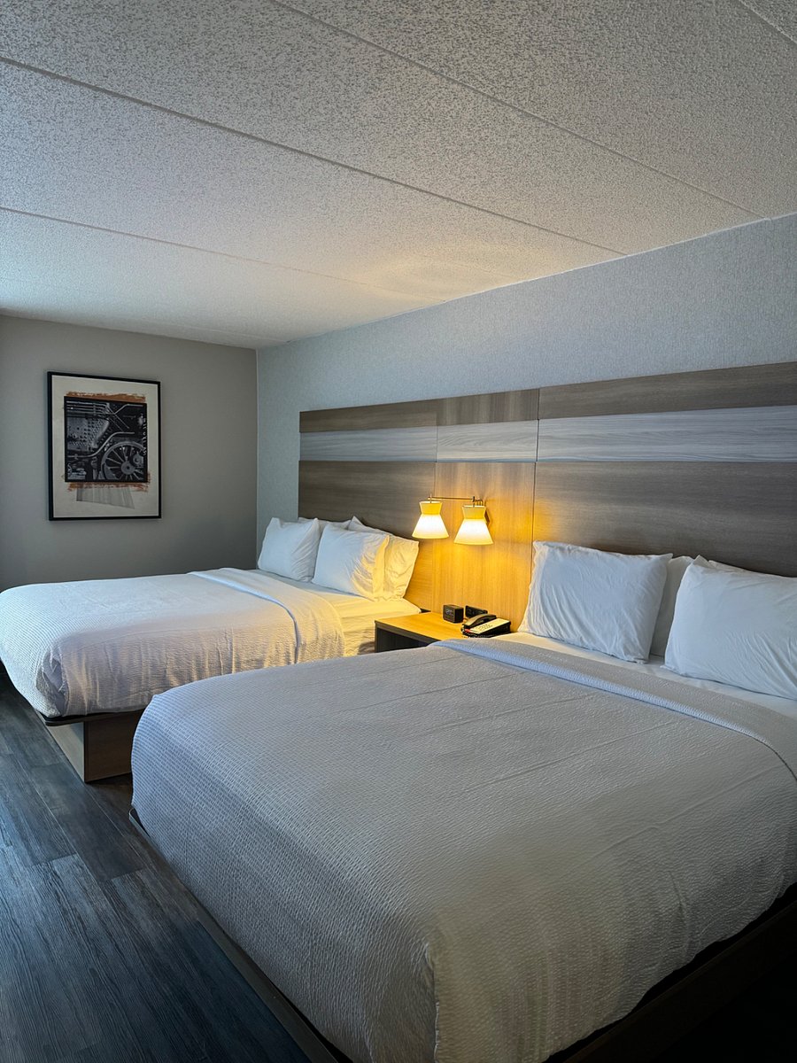 Well-appointed guest rooms Featuring Four Seasons-spec mattresses!
