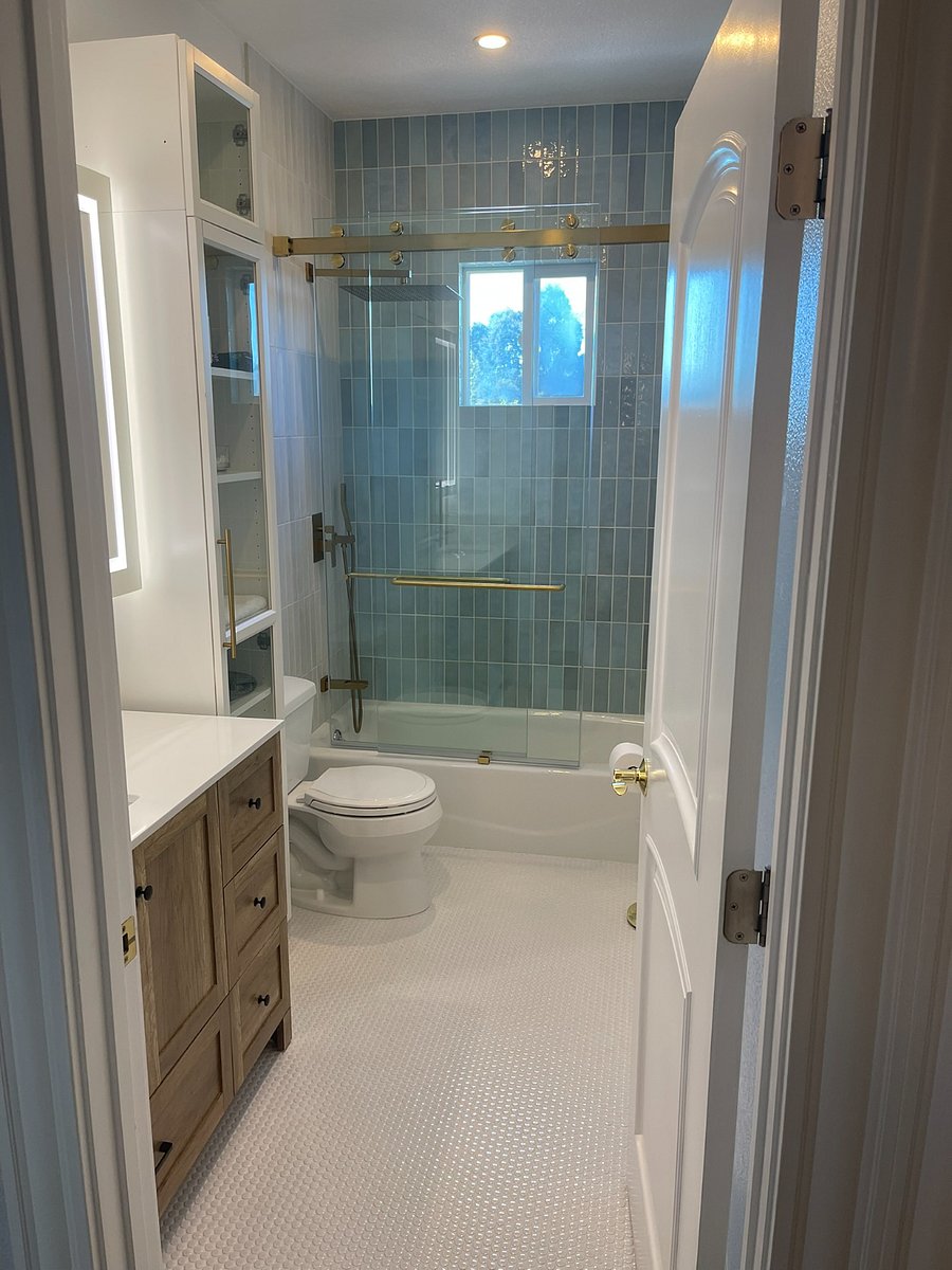 Full Bath - upstairs