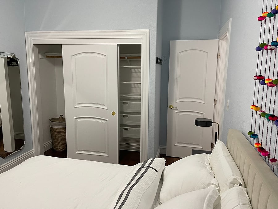 Bedroom 2 (blue room) - mirror and closet