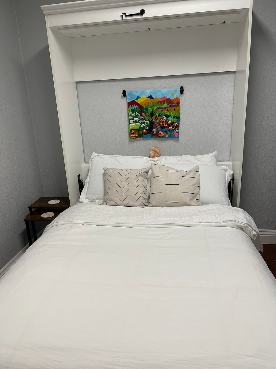 Bedroom 3 (grey room)