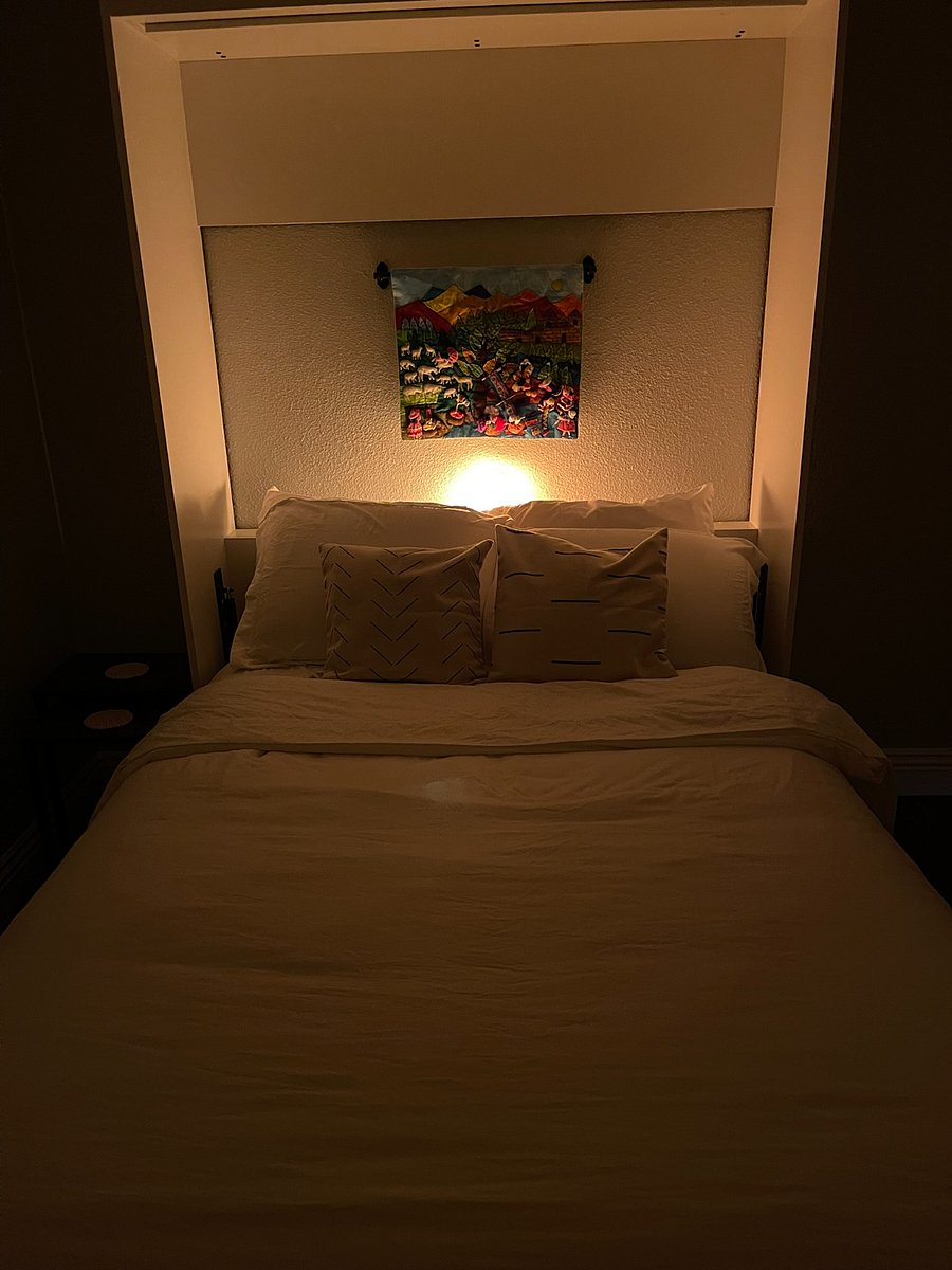 Bedroom 3 (grey room) - lighting