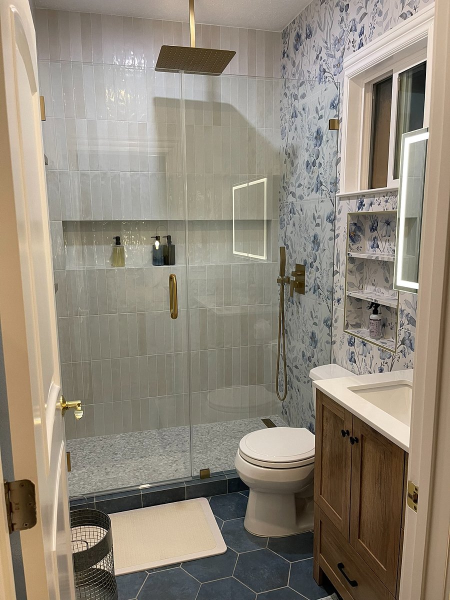 Ensuite Full Bath (Master Bedroom) 