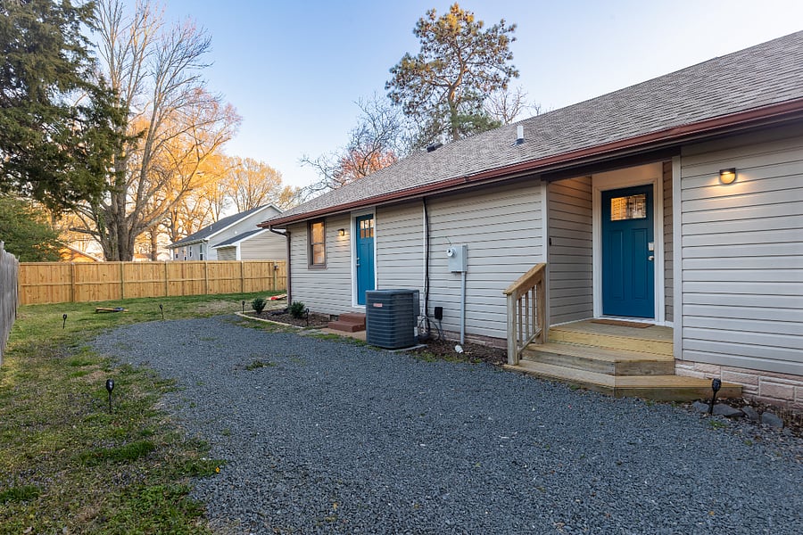 Driveway can easily hold 3 cars.  Free street parking as well.