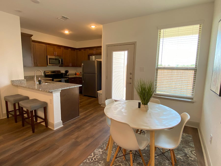 Furnished Finder property 733008_2 photo 2