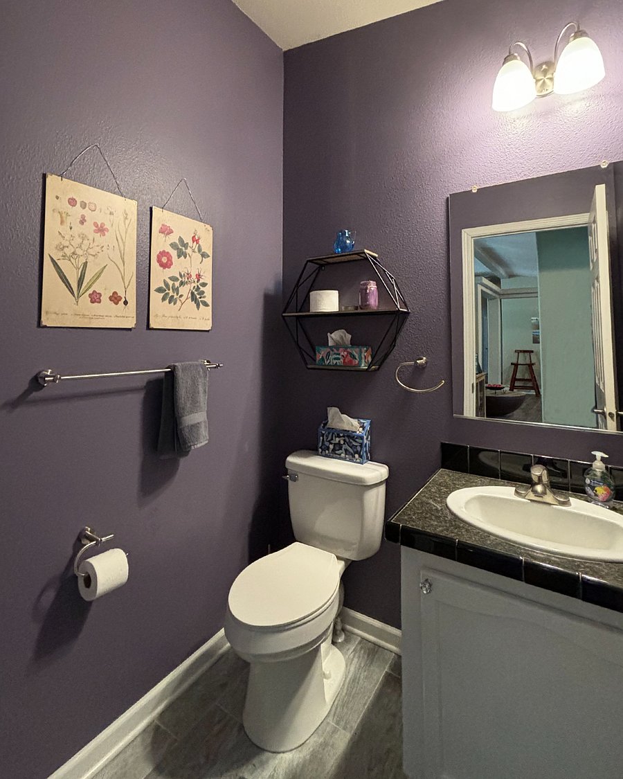 Half bathroom between kitchen and bonus room