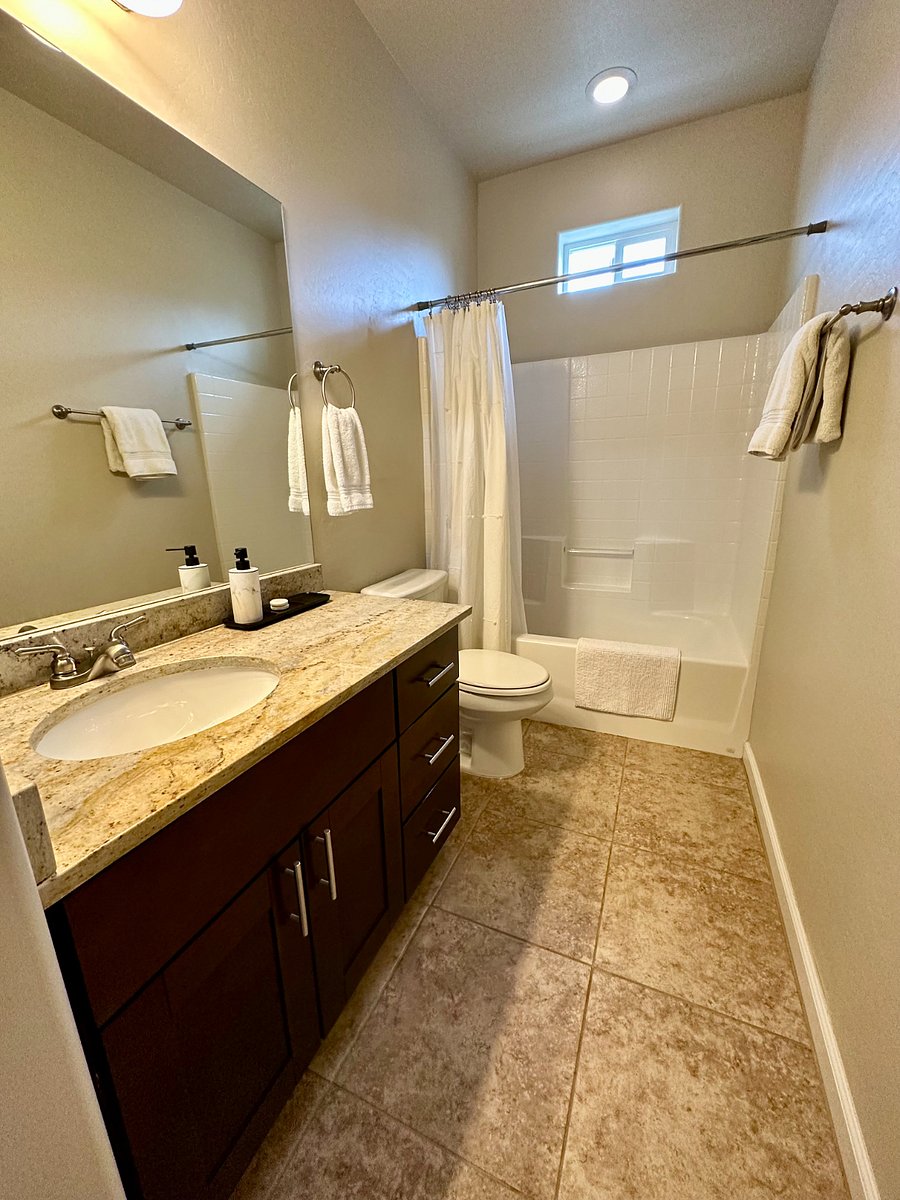 2nd full bathroom on 2nd floor