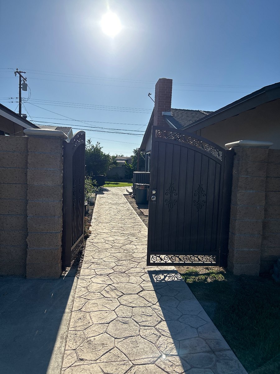 Private entrance to unit